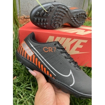 Chuteira Nike Society