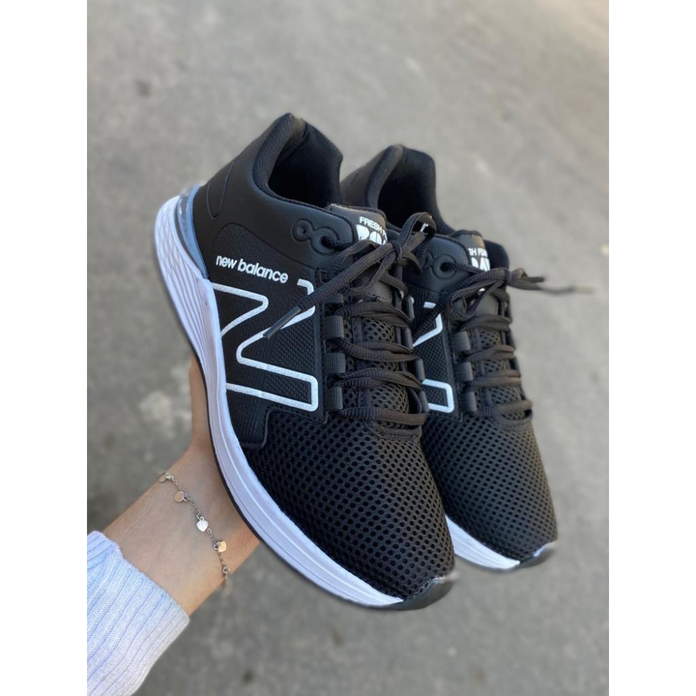 New Balance - Preto Branco