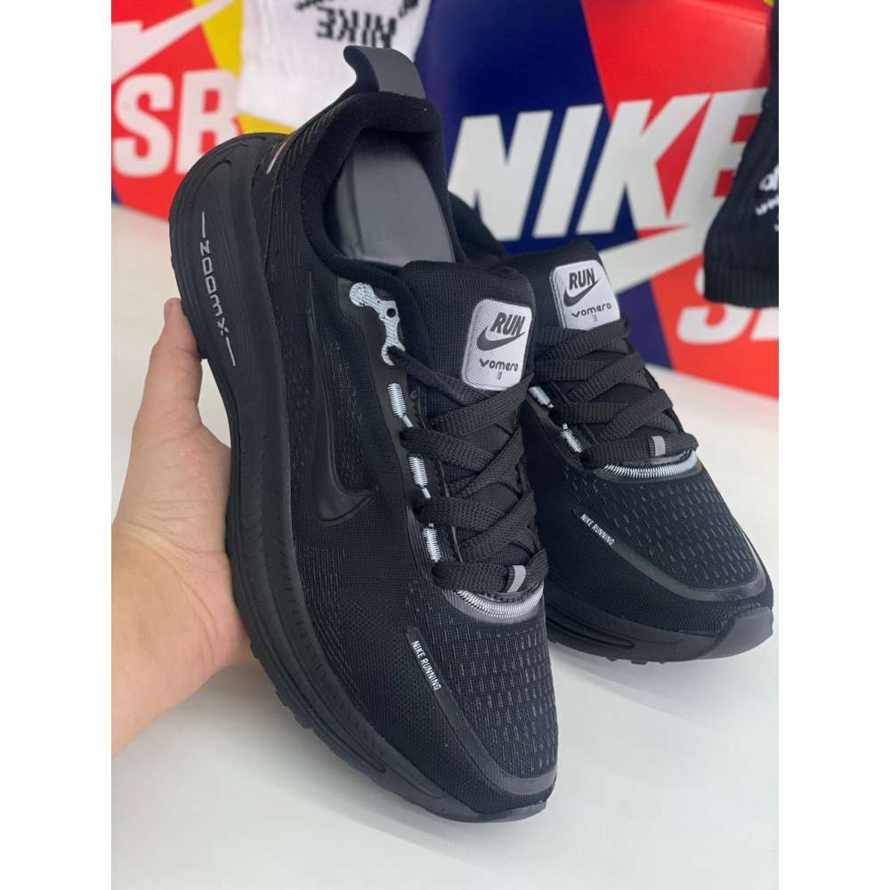 Nike Zoom Vomero - Preto Preto