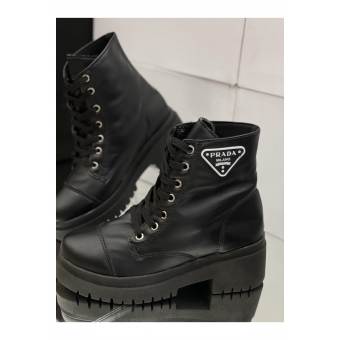 Bota Prada