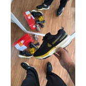 Nike Invincle Run 3 - Preto Dourado