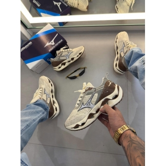 Mizuno Wave Stratos 3