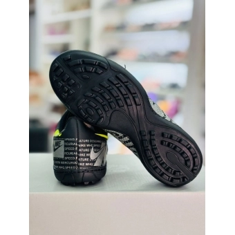 Chuteira Nike Society