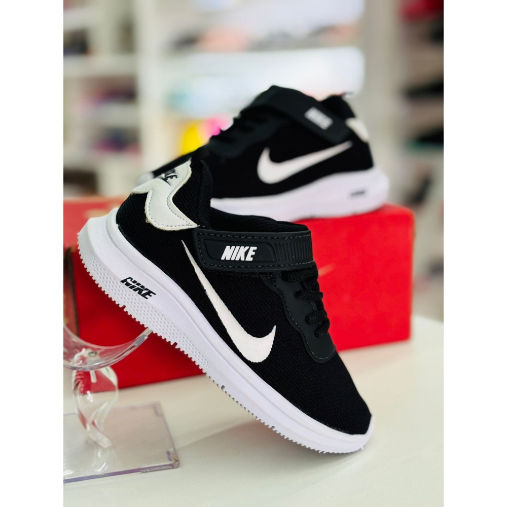 Nike Infantil - Preto Branco